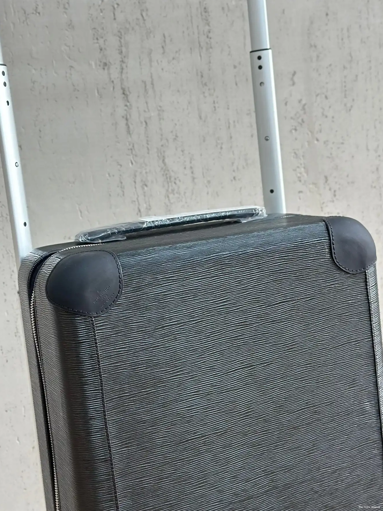 55 37L MONOGRAM CABIN SUITCASE HORIZON CUSTOM EMBOSSED 0704